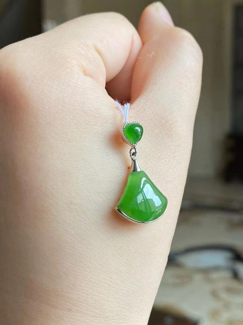 Kalung Giok Alami dari Giok Perak 925 yang bersih dan halus Ukuran 12 * 14mm Sudah termasuk ongkos kirim dan pajak.