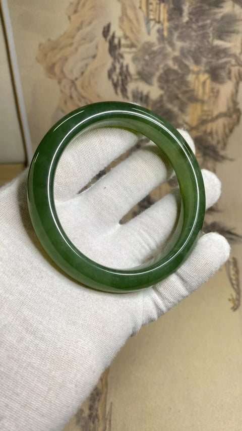 Gelang mulut besar giok Xiuyan hijau penuh yang indah, diameter 64,5, lebar tepi 13,6mm, semua barang giok dibuat secara alami dengan pola acak. Termasuk pajak pengiriman