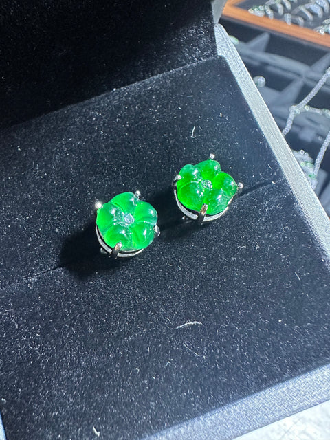 Anting Bunga Jadeite Alami 925 pengaturan perak Ukuran 8mm Giok halus dan hangat, gaya yang indah Sudah termasuk pajak pengiriman.