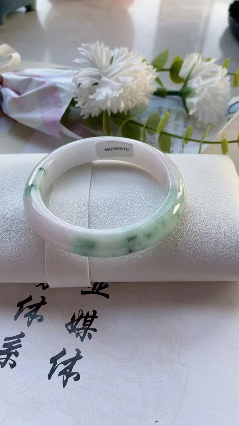 Gelang Jadeite Alami Bahan Pit Tua Bagian Bawah Halus dan Hangat Ukuran 57mm Giok adalah Pola yang terjadi secara alami Termasuk Pajak Pengiriman