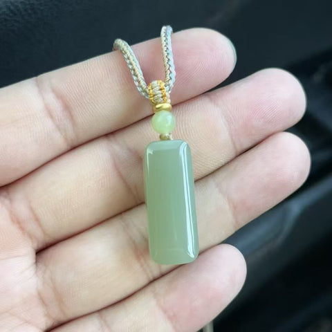 Liontin Plakat Perdamaian Giok Hetian Alami Kualitas Super Sempurna Ukuran 12.1 * 30mm Giok halus dan hangat Sudah termasuk pajak pengiriman