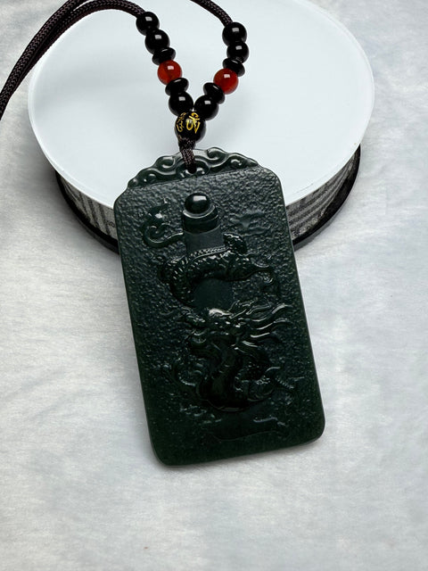 Hetian Jade Green Sheep Fat [Dragon Coil Pillar] Warna giok yang lembut dan kaya, melambangkan Dragon Coil Pillar, sebuah hadiah untuk disimpan untuk diri Anda sendiri. Ukuran kira-kira: 70 × 4 × 9㎜ termasuk pajak pengiriman.