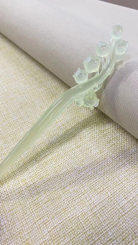 Jepit Rambut Anggrek Lonceng Giok Cui Jade Alami Ukuran 195mm Gioknya bersih dan halus, gayanya indah dan diukir dengan tangan, sudah termasuk pajak pengiriman.