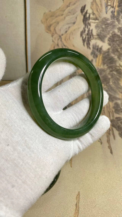 Gelang mulut besar giok Xiuyan hijau penuh yang indah, diameter 64,5, lebar tepi 13,6mm, semua barang giok dibuat secara alami dengan pola acak. Termasuk pajak pengiriman
