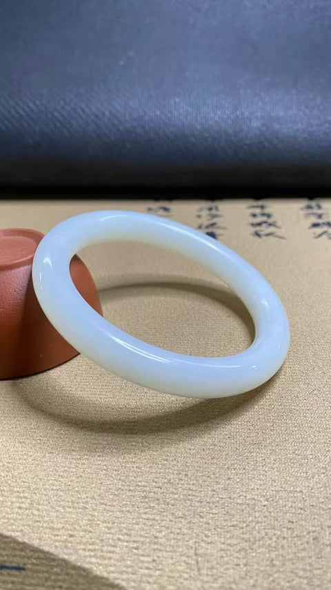 Gelang Giok Cui Alami Ukuran 53-55mm Ukuran 54.3mm Lebar Sisi 9.5mm Giok terjadi secara alami Pola acak Pajak pengiriman sudah termasuk.
