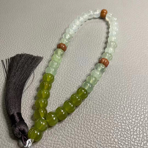 Genggam Giok Cui Giok Gradien Alami Ukuran 10 * 7.5mm Termasuk ongkos kirim dan pajak.