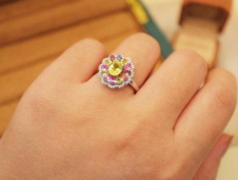 Cincin Batu Permata Berat batu: 2.55ct (1.05+1.5) ct Berat total: 3.60g Berlian: 0.126ct/42pcs Bezel: 14 ukuran emas putih 18K Emas Asli Berlian Asli 💎 Sudah termasuk ongkos kirim dan pajak!