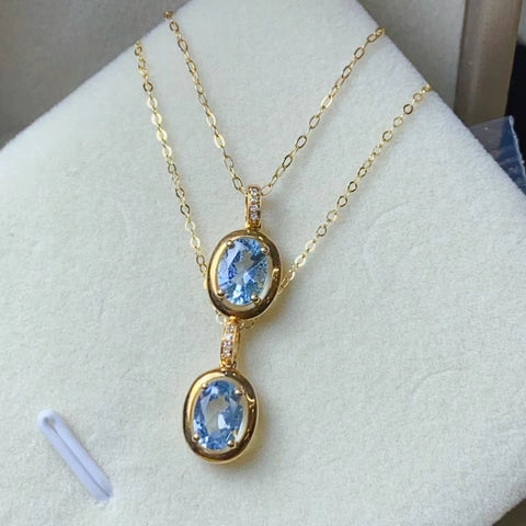 Liontin Aquamarine 💫 Emas 18 karat dengan Setelan Berlian💎 Berat Total: 0,8 gram Batu Utama: 0,6 karat Berlian: 4p Sudah Termasuk Pajak Pengiriman