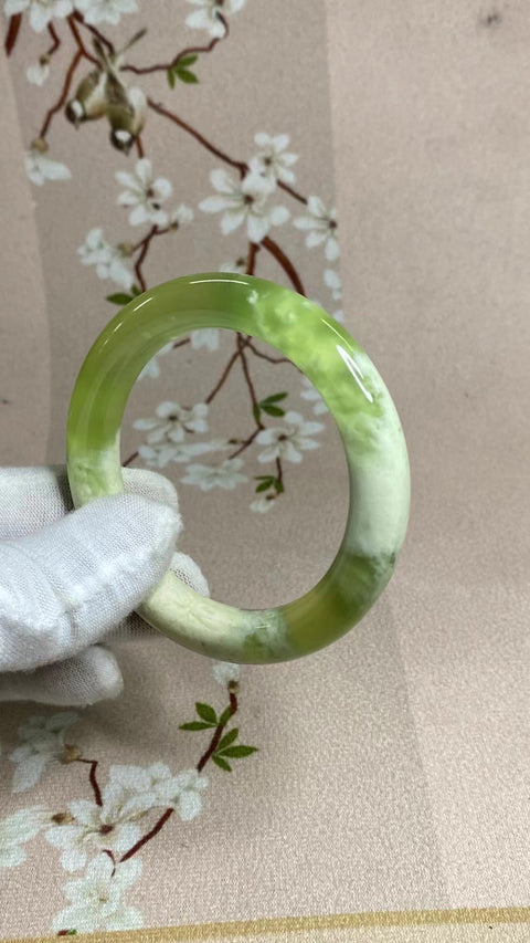 Giok Cui yang sangat indah, gelang penutup susu titi hijau, kualitas air, indah di tangan, serbaguna, kaliber 56.1mm, lebar 11.6mm Giok alami, pola acak Sudah termasuk pajak pengiriman