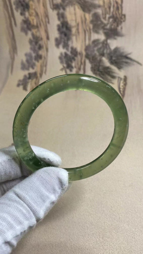 Fine Jade 180 - Gelang Badai Salju, kaliber agar sesuai dengan cincin 53, 54, 55, berat karat: 54.8mm, lebar tepi: 7.5mm Giok adalah batu giok alami, pola acak, sudah termasuk pajak pengiriman.