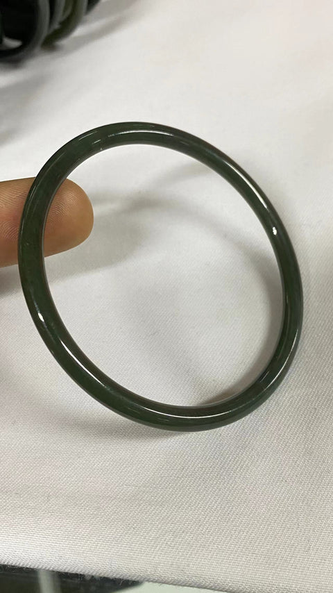 Gelang bar kecantikan yang indah, giok halus, hangat, kaliber 63, ketebalan bar 5mm Giok terjadi secara alami, pola acak; sudah termasuk pajak pengiriman