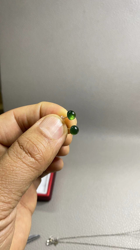 Fine Jade 180 - Anting-anting dari perak 925, ukuran 4mm, sudah termasuk pajak pengiriman.