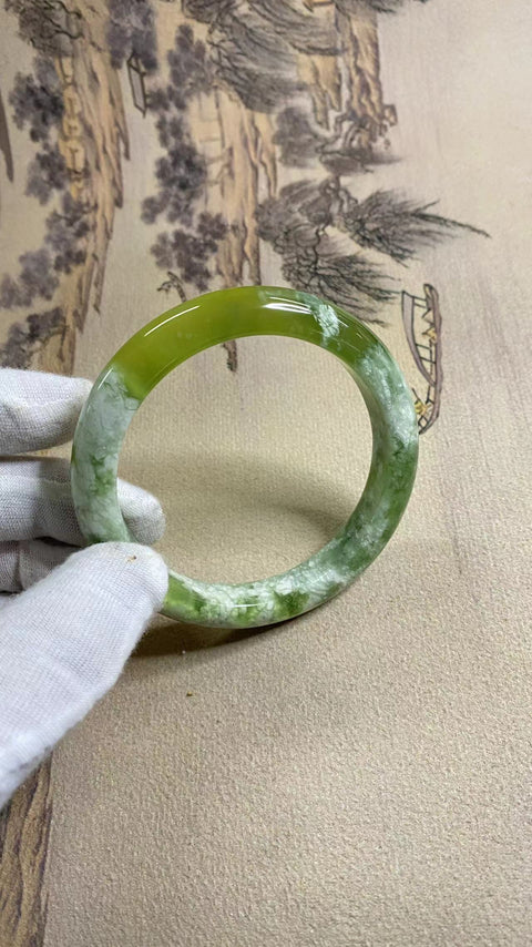 Gelang Giok Giok Cui Fine Cui, kaliber 62,5, lebar 12,2 mm Giok berasal dari alam, pola acak; sudah termasuk pajak pengiriman.