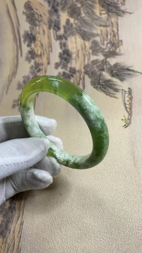 Gelang Giok Giok Cui Fine Cui, kaliber 62,5, lebar 12,2 mm Giok berasal dari alam, pola acak; sudah termasuk pajak pengiriman.