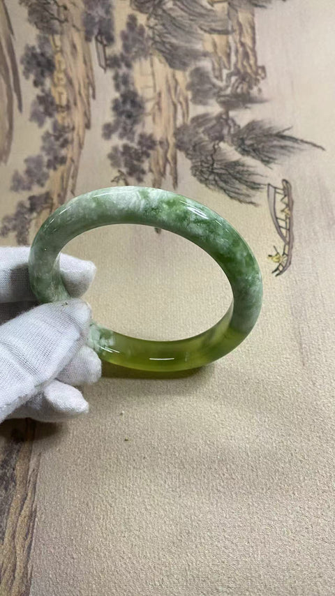 Gelang Giok Giok Cui Fine Cui, kaliber 62,5, lebar 12,2 mm Giok berasal dari alam, pola acak; sudah termasuk pajak pengiriman.
