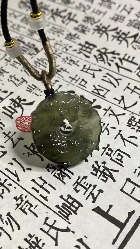 Liontin Giok Cui Alami yang Bagus,, “Flying Yellow Tengda”, Ikan Berubah Menjadi Naga, Gesper yang Damai, Cocok Dipakai Siapa Saja, Ukuran: 30✖️30mm Sudah Termasuk Pajak Pengiriman