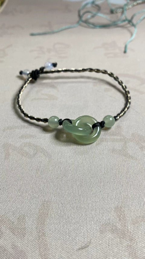 Giok Xiu yang indah - gelang es, genggam kedamaian, lingkari kebahagiaan, dunia yang baik dan Anda membunyikan cincin cinta sejati yang abadi, penuh warna Spesifikasi: 10,3 mm Termasuk pajak pengiriman