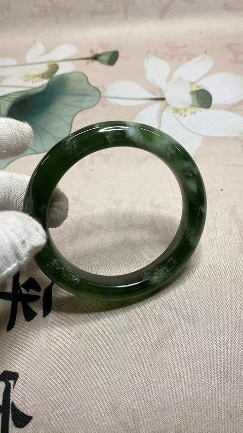 Bahan Fine Jade 180, gelang manset titanium biru, kaliber agar sesuai dengan cincin 58, 59, 60, berat karat: 59.1, lebar sisi: 11.7mm Batu giok terbentuk secara alami, polanya acak; sudah termasuk pajak pengiriman