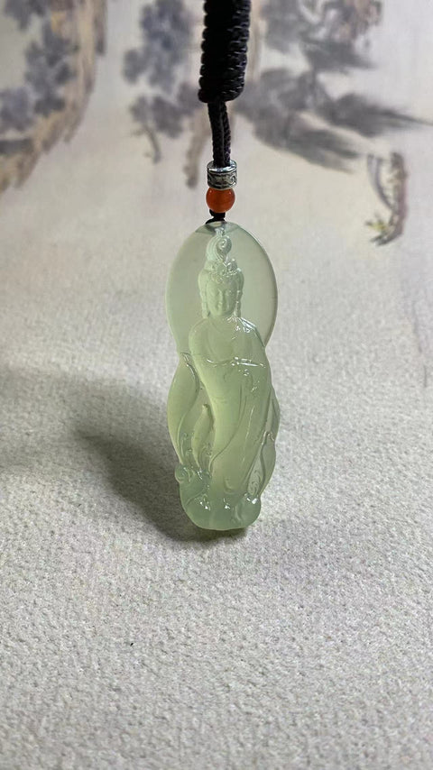 Guanyin: Jade Guanyin, liontin giok yang indah dengan warna hijau es, ukuran: 50✖️18mm Termasuk ongkos kirim dan pajak.
