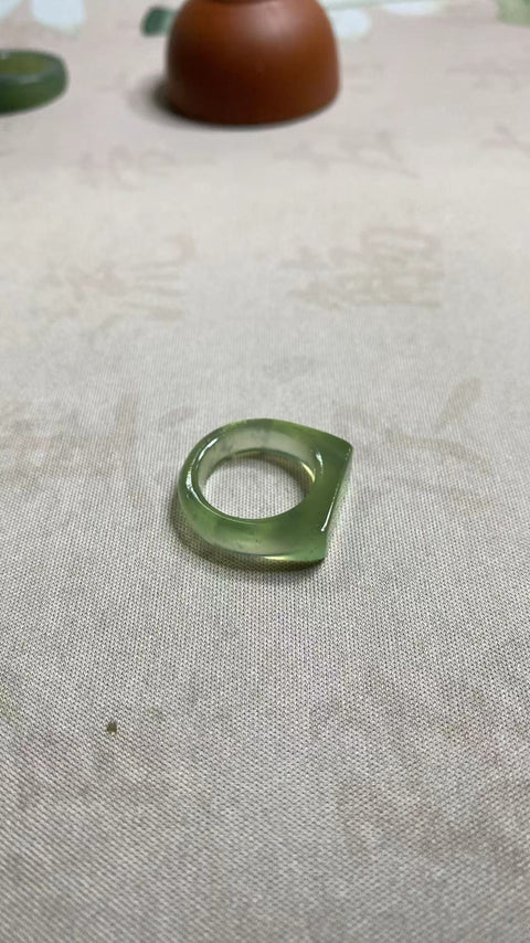 Cincin: Giok alami — hijau berkilau, ukuran lubang dalam: 17mm Termasuk biaya pengiriman dan pajak.