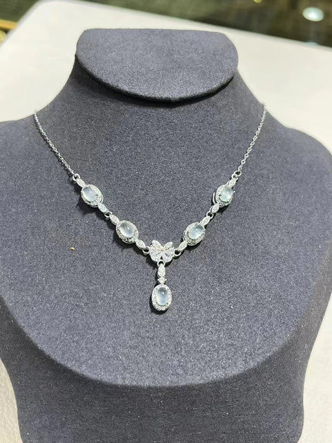 Kalung Giok Alami Ukuran 4 * 6mm Ditetapkan dalam 925 Giok Perak bersih dan baik-baik saja Termasuk pajak pengiriman.