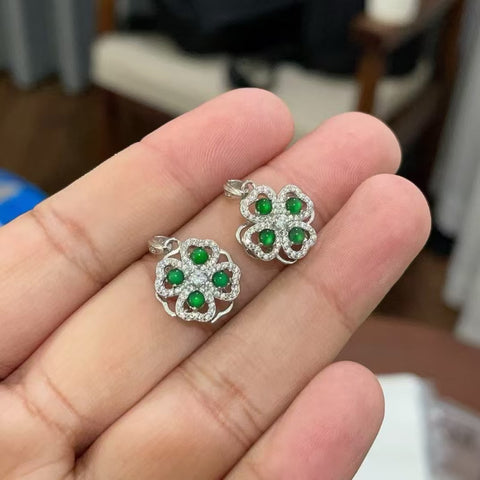 Set Kalung Semanggi Empat Daun Jadeite Alami dari perak 925, gaya yang indah, tekstur halus dan hangat, sudah termasuk pajak pengiriman.