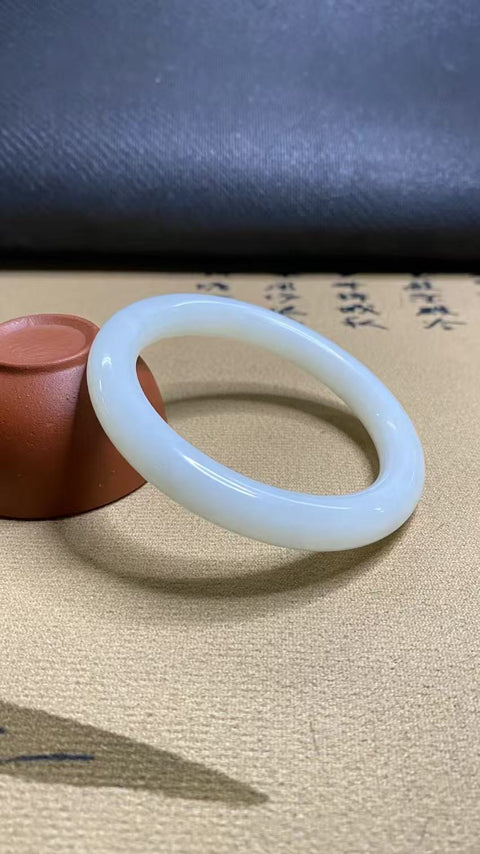Gelang Giok Cui Alami Ukuran 53-55mm Ukuran 54.3mm Lebar Sisi 9.5mm Giok terjadi secara alami Pola acak Pajak pengiriman sudah termasuk.