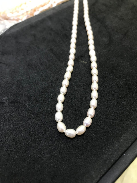 Kalung mutiara air tawar alami Ukuran 5-6mm jepitan perak 925 Tekstur halus dan gaya hangat Gaya sederhana Sudah termasuk pajak pengiriman.
