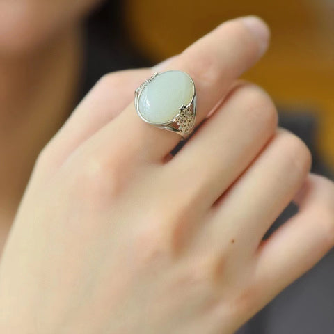 1381 Cincin Telur Giok Hetian Alami yang terbuat dari perak 925, giok yang bersih dan halus, penuh gaya dan elegan, sudah termasuk pajak pengiriman.