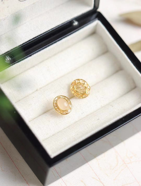Anting Giok Giok Hetian Alami Berlapis emas perak 925, sederhana dan elegan. Gioknya bersih dan halus, sudah termasuk ongkos kirim dan pajak.