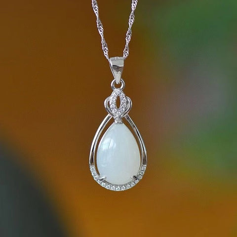 0727 Kalung Giok Hetian Alami yang terbuat dari perak 925; Giok itu bersih, halus, dan hangat. Gayanya cantik dan anggun.