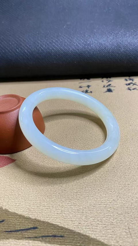 Gelang Giok Cui Alami Ukuran 54-56mm Ukuran 55.1mm Lebar Sisi 9.5mm Giok terjadi secara alami Pola acak termasuk pajak pengiriman