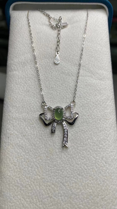 Kalung Giok Alami dari perak 925, giok yang bersih dan halus, ukuran 5 * 7mm, sudah termasuk ongkos kirim dan pajak.