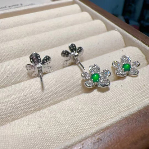 Anting Bunga Jadeite 925 Tatahan Perak & nbsp; temukan rasa bunga jadeite Qianjin Cina & nbsp; jadeite alami yang lembab dan tembus cahaya hanya dengan cahaya & nbsp; seluruh bagian yang halus dan indah Termasuk pajak pengiriman
