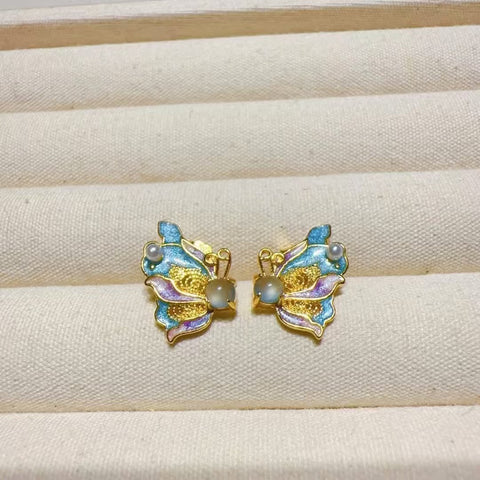 Anting Kupu-kupu Enamel Jadeite Alami 925 Perak Pengaturan Ukuran 3.5mm Gaya yang indah, giok yang halus dan hangat.
