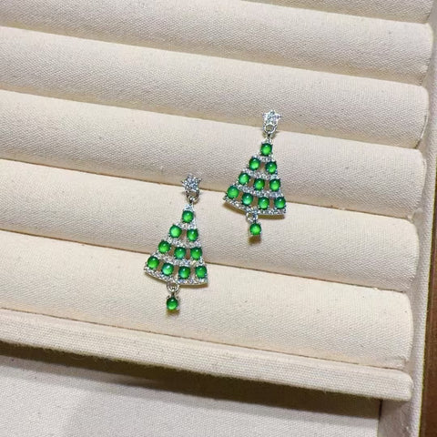 Anting Pohon Natal Jadeite Alami yang terbuat dari batu giok perak 925 ukuran 2.9mm Ukuran keseluruhan 29mm Batu giok bersih dan halus Gaya yang indah sudah termasuk pajak pengiriman.
