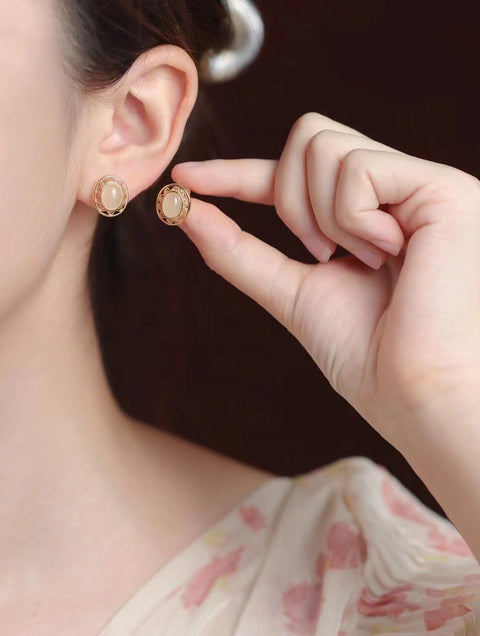 Anting Giok Giok Hetian Alami Berlapis emas perak 925, sederhana dan elegan. Gioknya bersih dan halus, sudah termasuk ongkos kirim dan pajak.