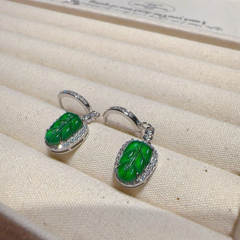 Anting Daun Jadeite Alami Gesper 925 Kesan Uang Warnanya sangat indah & nbsp; di telinga semangatnya penuh kehidupan & nbsp; ukuran 11 * 7mm Termasuk Pajak Pengiriman