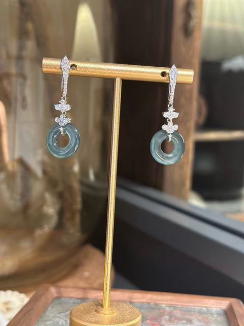 Anting Gesper Perdamaian Jadeite Alami yang terbuat dari perak 925, ukuran 15mm, gaya yang indah, batu giok yang halus dan hangat, sudah termasuk pajak pengiriman.