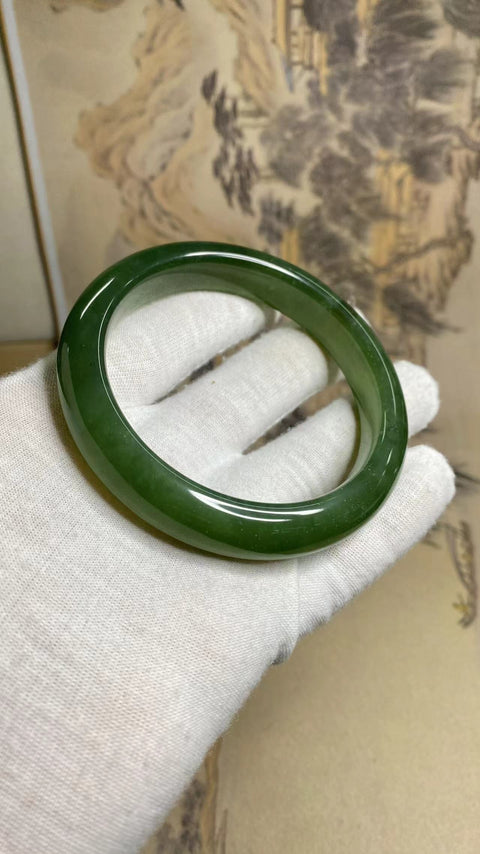Gelang mulut besar giok Xiuyan hijau penuh yang indah, diameter 64,5, lebar tepi 13,6mm, semua barang giok dibuat secara alami dengan pola acak. Termasuk pajak pengiriman
