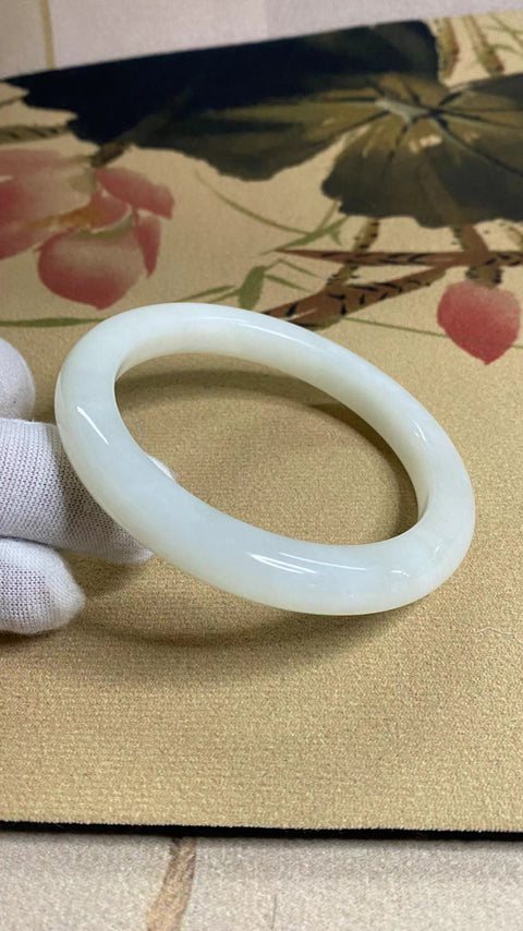Gelang giok Xiuyan yang indah - White Moonlight, diameter 61,4mm, ketebalan strip 10mm, semua barang giok dibuat secara alami dengan pola acak, termasuk biaya pengiriman dan pajak