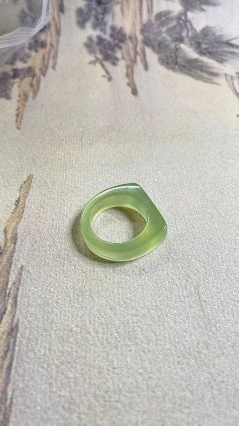 Cincin: Giok Xiuyan alami - hijau fluoresensi, spesifikasi lubang dalam: 20mm, termasuk pajak pengiriman