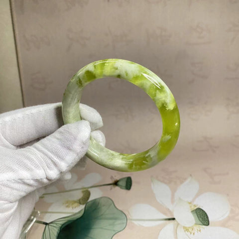 Gelang topi susu hijau Xiuyu yang indah, diameter 54,3mm, lebar tepi: 11,8mm, semua barang giok dibuat secara alami dengan pola acak, termasuk pengiriman dan pajak