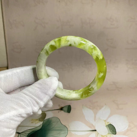 Gelang topi susu hijau Xiuyu yang indah, diameter 54,3mm, lebar tepi: 11,8mm, semua barang giok dibuat secara alami dengan pola acak, termasuk pengiriman dan pajak