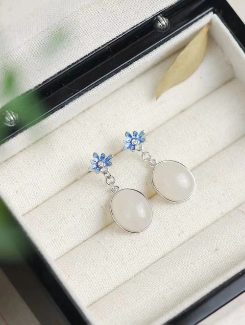 Anting Giok Hetian Alami yang terbuat dari perak 925 dengan enamel Giok ini bersih, halus, dan hangat Sudah termasuk pajak pengiriman.