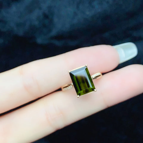 Detail Cincin Turmalin Hijau Alami Shanty Seperti yang ditunjukkan pada gambar Gaya ini sangat indah, sederhana, murah hati dan elegan, harus dimiliki oleh seorang wanita cantik, dilengkapi dengan sertifikat, sudah termasuk ongkos kirim dan pajak.