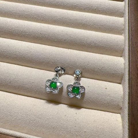 Anting Bunga Jadeite Alami 925 Tatahan Perak & nbsp; anting-anting bunga yang menggairahkan dan halus & nbsp; semua bulingbuling berlian kecil yang pecah & nbsp; berkilau dan menarik perhatian Sudah termasuk pajak pengiriman