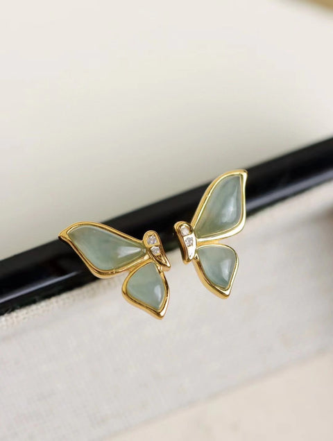 Anting Giok Giok Kupu-kupu Guatemala Alami yang terbuat dari Perak 925. Gaya yang indah, giok yang bersih, halus dan hangat.