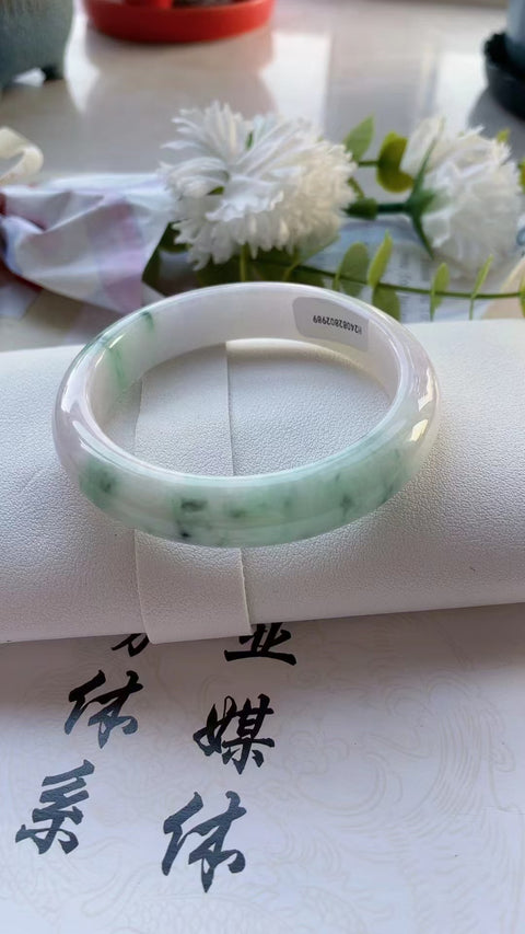 Gelang Jadeite Alami Bahan Pit Tua Bagian Bawah Halus dan Hangat Ukuran 57mm Giok adalah Pola yang terjadi secara alami Termasuk Pajak Pengiriman